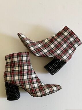 BETSEY JOHNSON Kassie Plaid Beaded Heel Ankle Booties Size 9